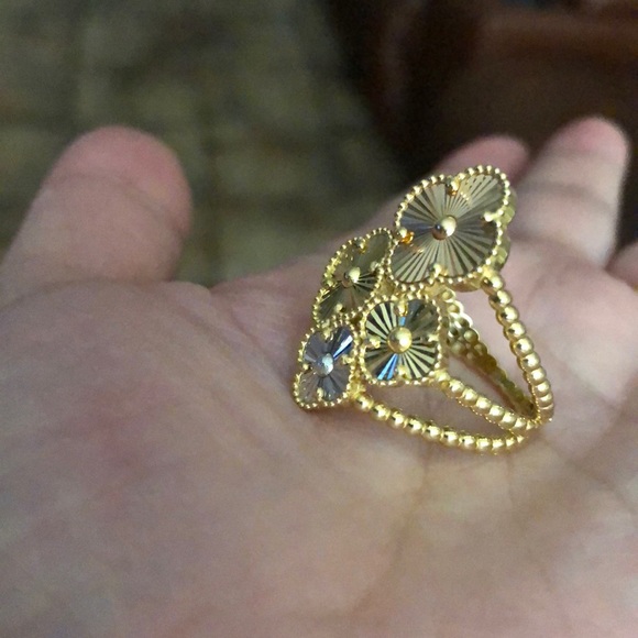 18K Japan Tricolor Flower/Clover leaf Ring 8.5” - Picture 3 of 7